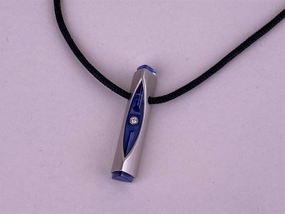 BUNZ. 
Pendentif de section triangulaire...