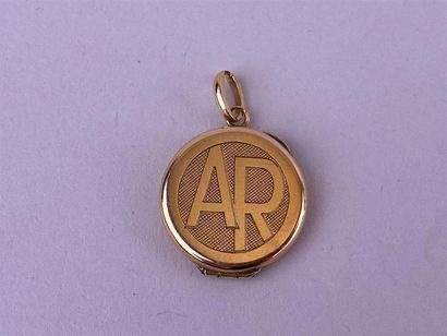 Pendentif reliquaire circulaire en or jaune...