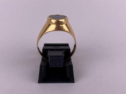 Chevalière de dame en or jaune 18K ornée...