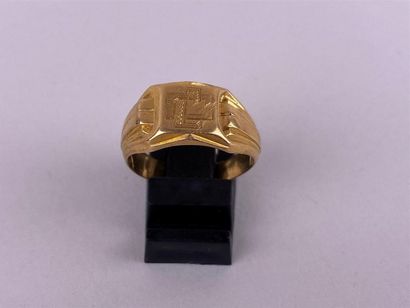 Chevalière en or jaune 18K chiffrée CL.
Poids...