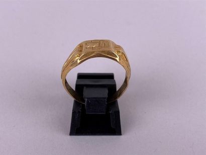 Chevalière en or jaune 18K chiffrée CL.
Poids...