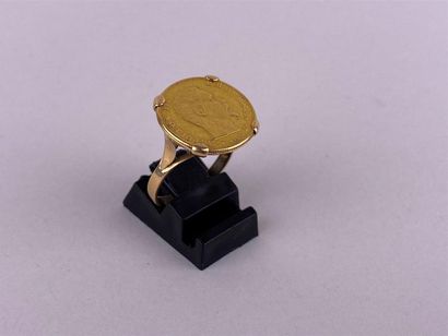 Bague en or jaune 18K à monture ajourée,...