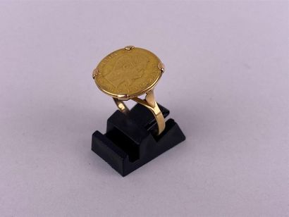 Bague en or jaune 18K à monture ajourée,...
