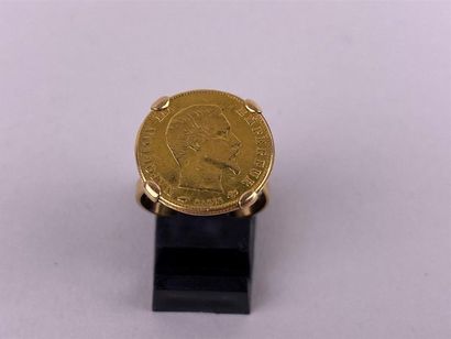 Bague en or jaune 18K à monture ajourée,...