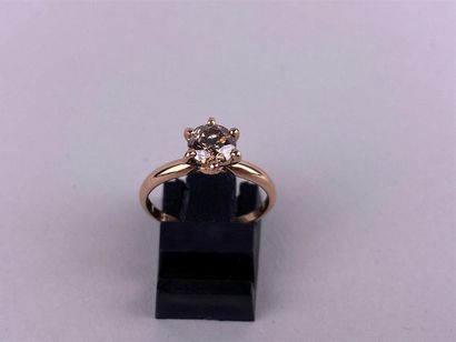 Bague solitaire en or rose 14K, centrée d'un...