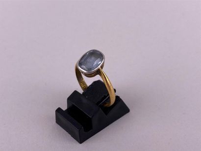 Bague en or jaune et gris 18K ornée d'une...