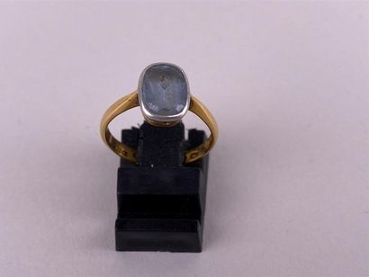 Bague en or jaune et gris 18K ornée d'une...