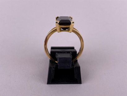 Bague en or jaune 18K ornée d'une pierre...