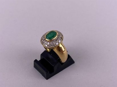 Bague jonc en or jaune 18K centrée d'une...