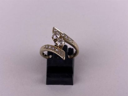 Bague en or gris 18K ornée de deux petits...