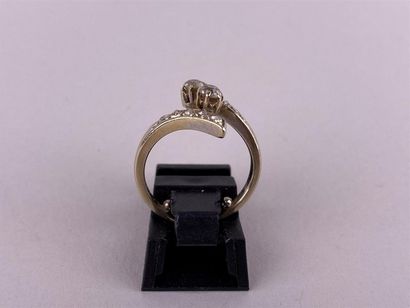 Bague en or gris 18K ornée de deux petits...