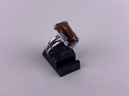 Bague en or gris 18K ornée d'une tourmaline...
