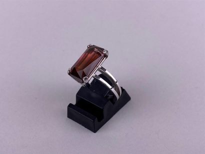 Bague en or gris 18K ornée d'une tourmaline...
