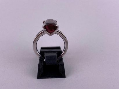 Bague en or gris 18K ornée d'une tourmaline...