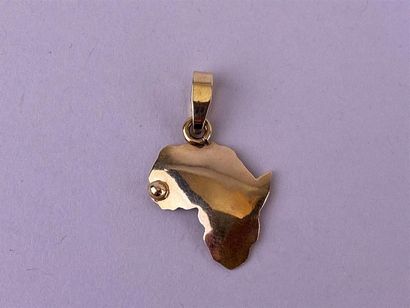 Pendentif à décor de carte de l'Afrique en...
