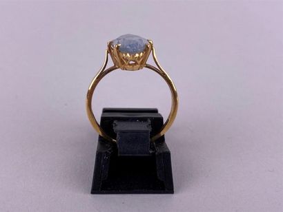 Bague en or jaune 18K ornée d'une aigue marine...