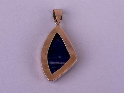Pendentif en or jaune 14K orné d'une pierre...