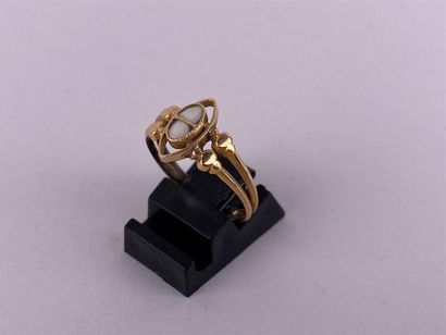 Bague marquise en or jaune 18K ornée de deux...