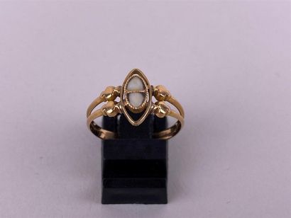 Bague marquise en or jaune 18K ornée de deux...
