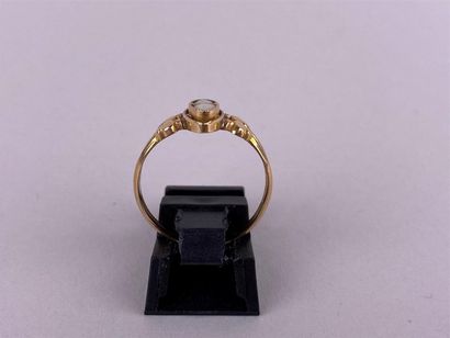 Bague marquise en or jaune 18K ornée de deux...