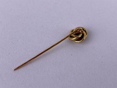 Petite épingle de cravate en or jaune 18K...