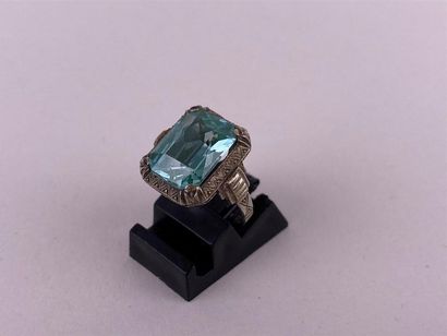 Bague en or gris 18K ornée d'une pierre verte...