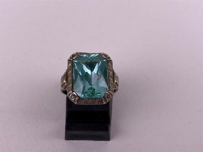 Bague en or gris 18K ornée d'une pierre verte...