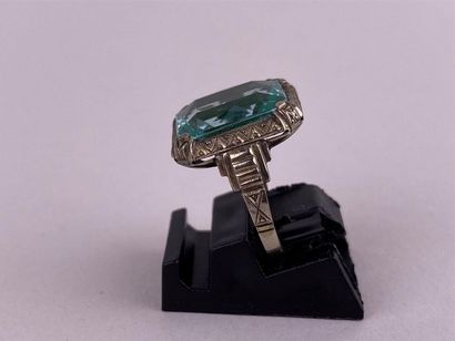 Bague en or gris 18K ornée d'une pierre verte...