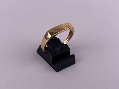 Bague en or jaune 18K ornée d'un tout petit...