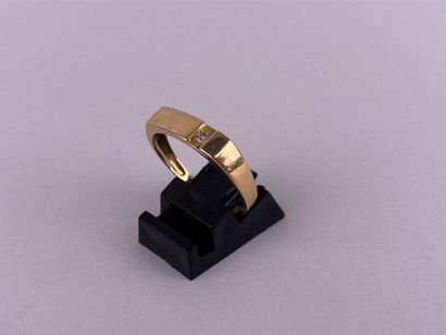 Bague en or jaune 18K ornée d'un tout petit...