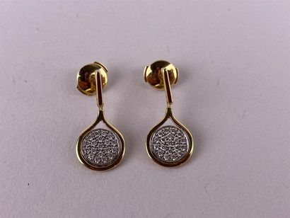 Paire de boucles d'oreille en or jaune et...