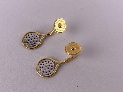 Paire de boucles d'oreille en or jaune et...