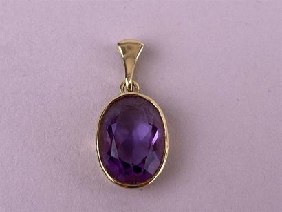 Pendentif en or jaune 14K orné d'une améthyste...