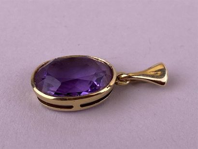 Pendentif en or jaune 14K orné d'une améthyste...