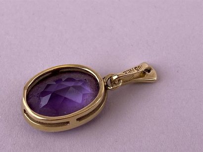 Pendentif en or jaune 14K orné d'une améthyste...