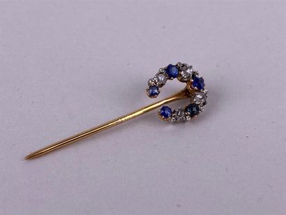 Petite épingle de cravate en or jaune 18K,...