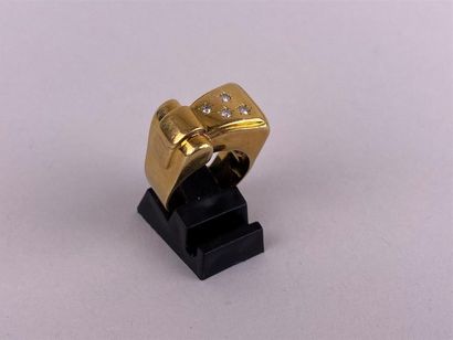 Bague tank en or jaune 18K ornée de 4 petits...