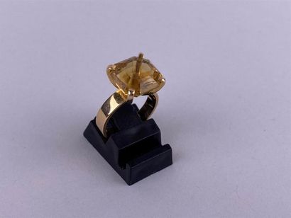Bague en or jaune 18K ornée d'une citrine...