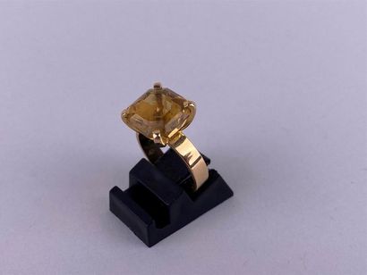 Bague en or jaune 18K ornée d'une citrine...