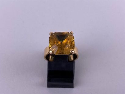 Bague en or jaune 18K ornée d'une citrine...