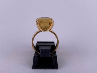 Bague en or jaune 18K ornée d'une citrine...