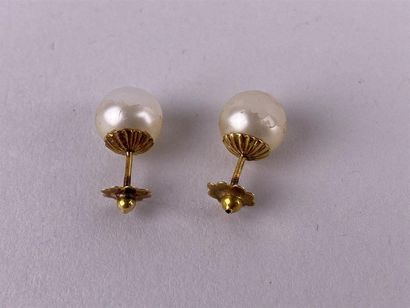 Paire de boucles d'oreille en or jaune 18K...