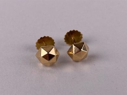 Paire de boucles d'oreille en or jaune 18K...
