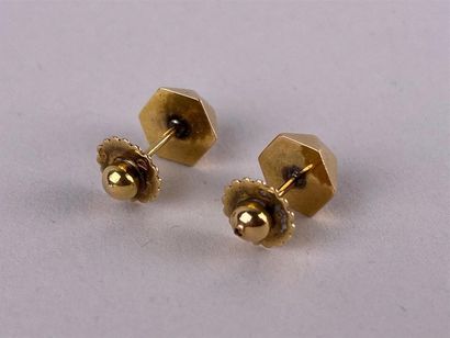Paire de boucles d'oreille en or jaune 18K...