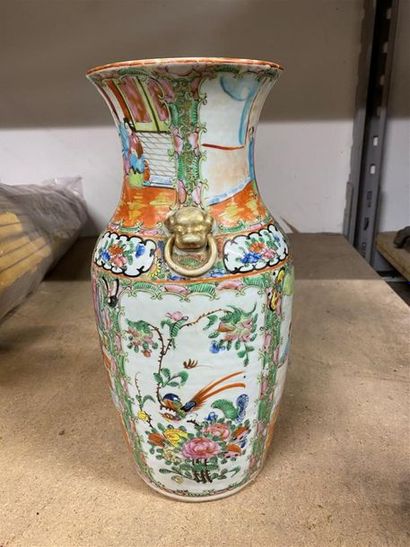 CHINE, CANTON, fin XIXe-début XXe.
Vase balustre...