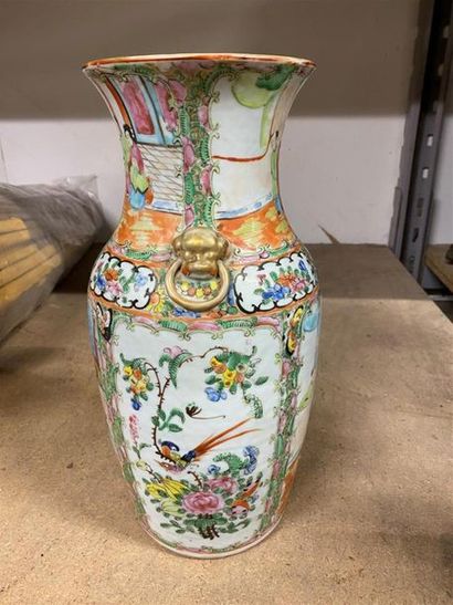CHINE, CANTON, fin XIXe-début XXe.
Vase balustre...