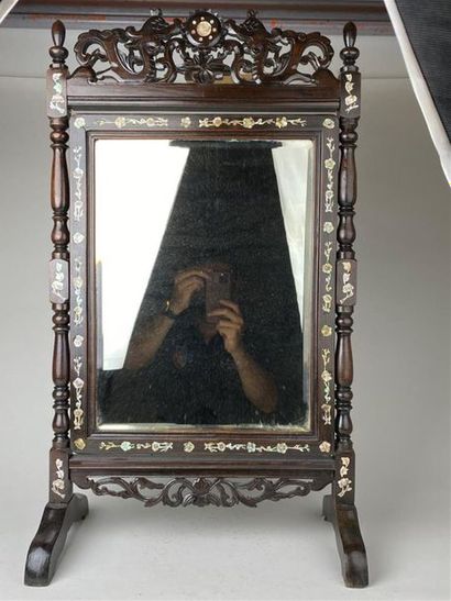 CHINE, XXe.
Miroir psyché de table en bois...