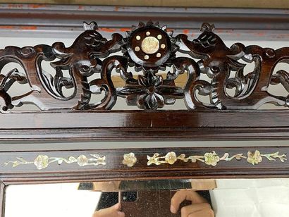 CHINE, XXe.
Miroir psyché de table en bois...