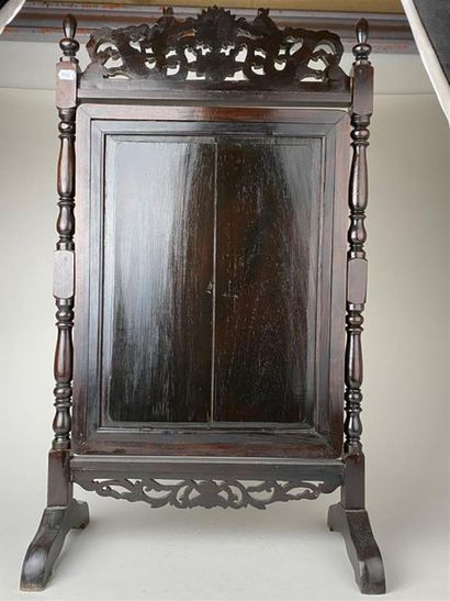 CHINE, XXe.
Miroir psyché de table en bois...