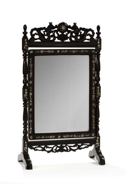 CHINE, XXe.
Miroir psyché de table en bois...